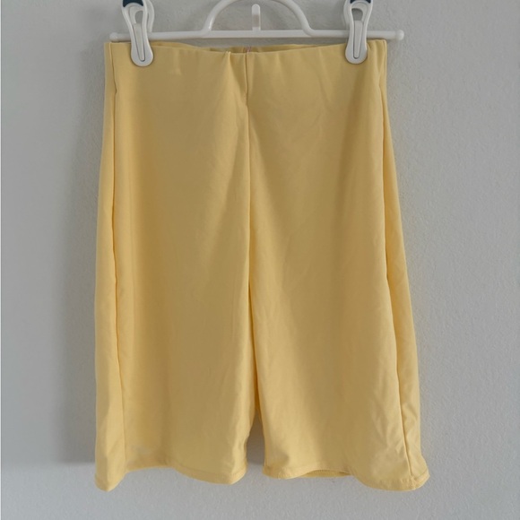 High-Waisted Yellow Slinky Cycle Shorts 🍋 - Picture 3 of 12